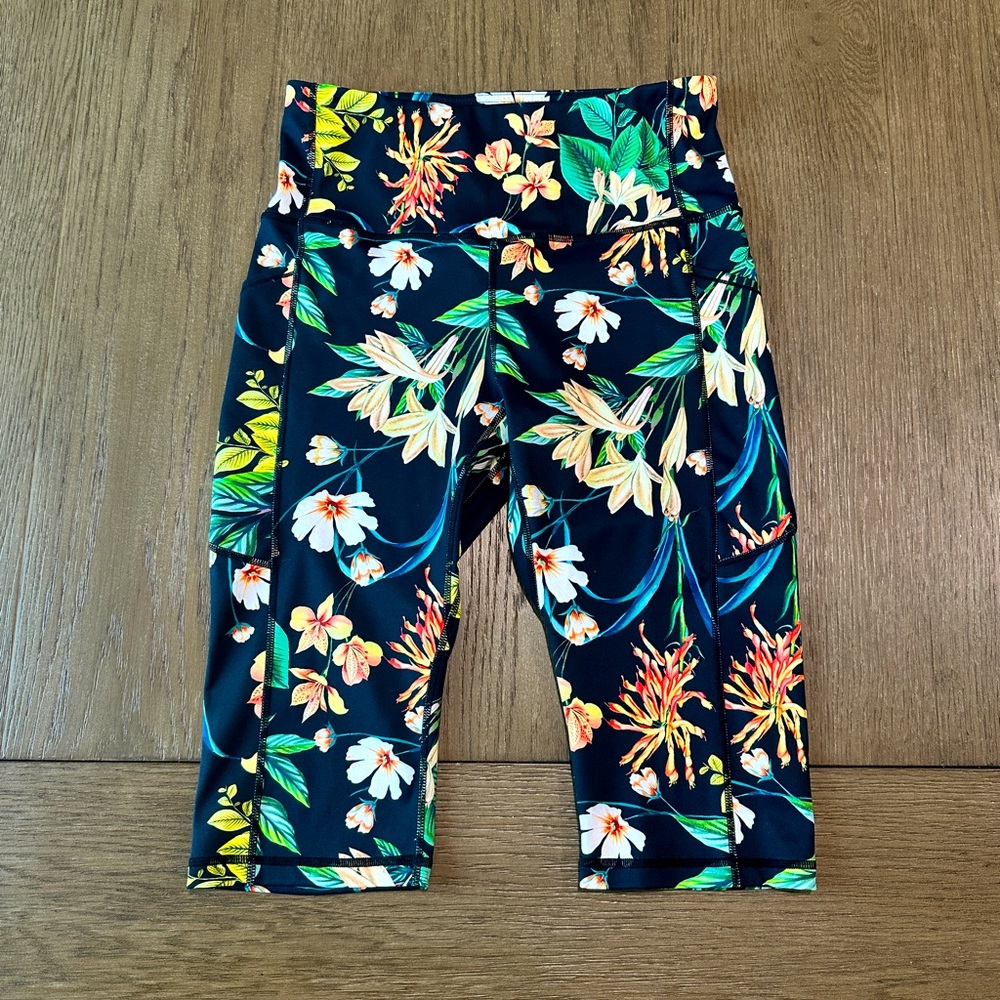 Ododos High-Rise Capri Leggings Size Medium Black Tropical Print - Picture 4 of 9